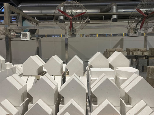 kopen Hoogtemperatuur 95% Al2O3 vuurvaste bakstenen Witte korundbakstenen Voor elektrische boogovens online manufacture